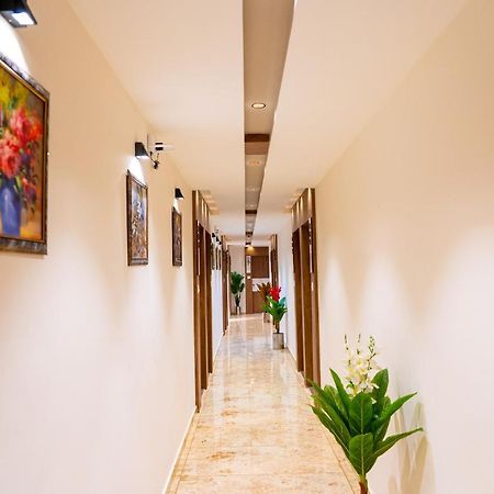 Hotel Lee Grand Ānand Esterno foto