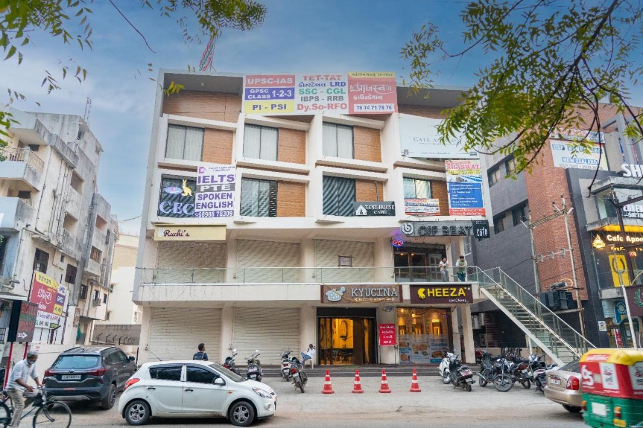 Hotel Lee Grand Ānand Esterno foto