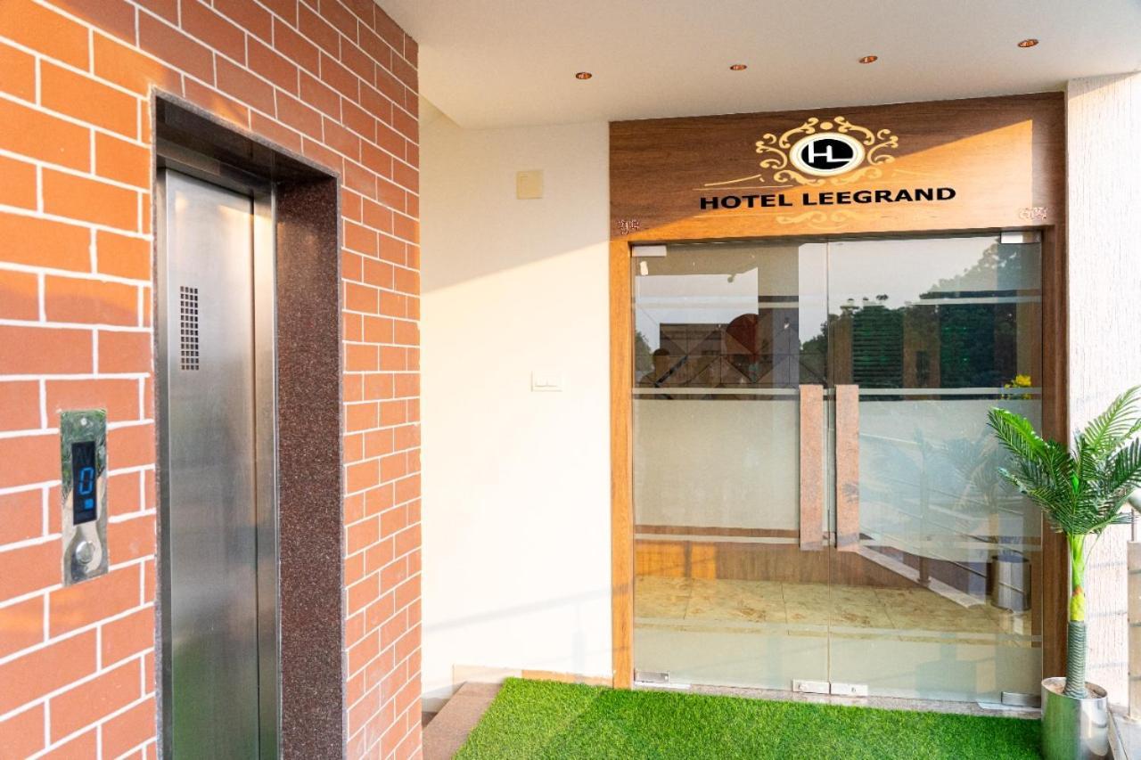 Hotel Lee Grand Ānand Esterno foto