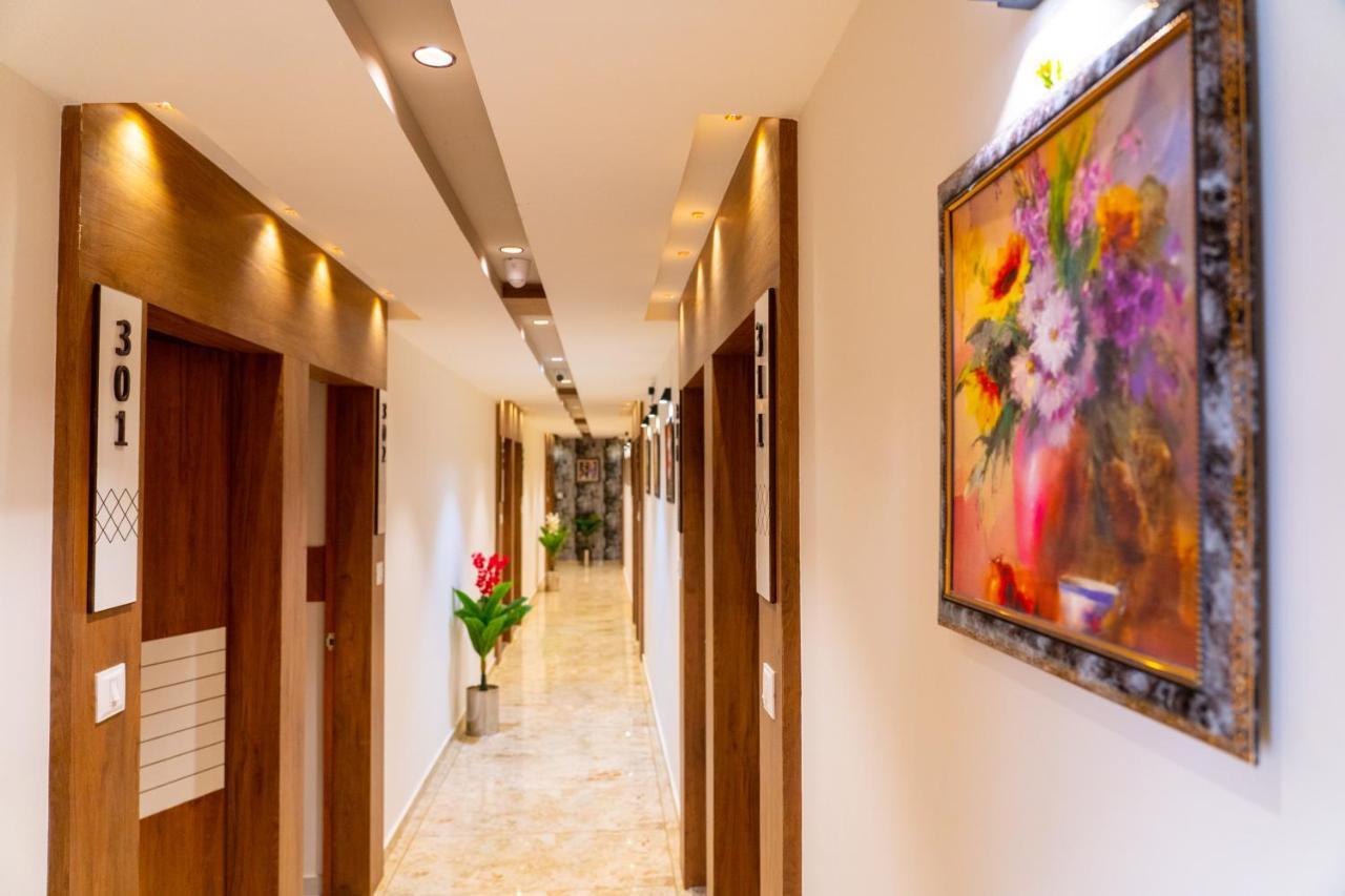 Hotel Lee Grand Ānand Esterno foto
