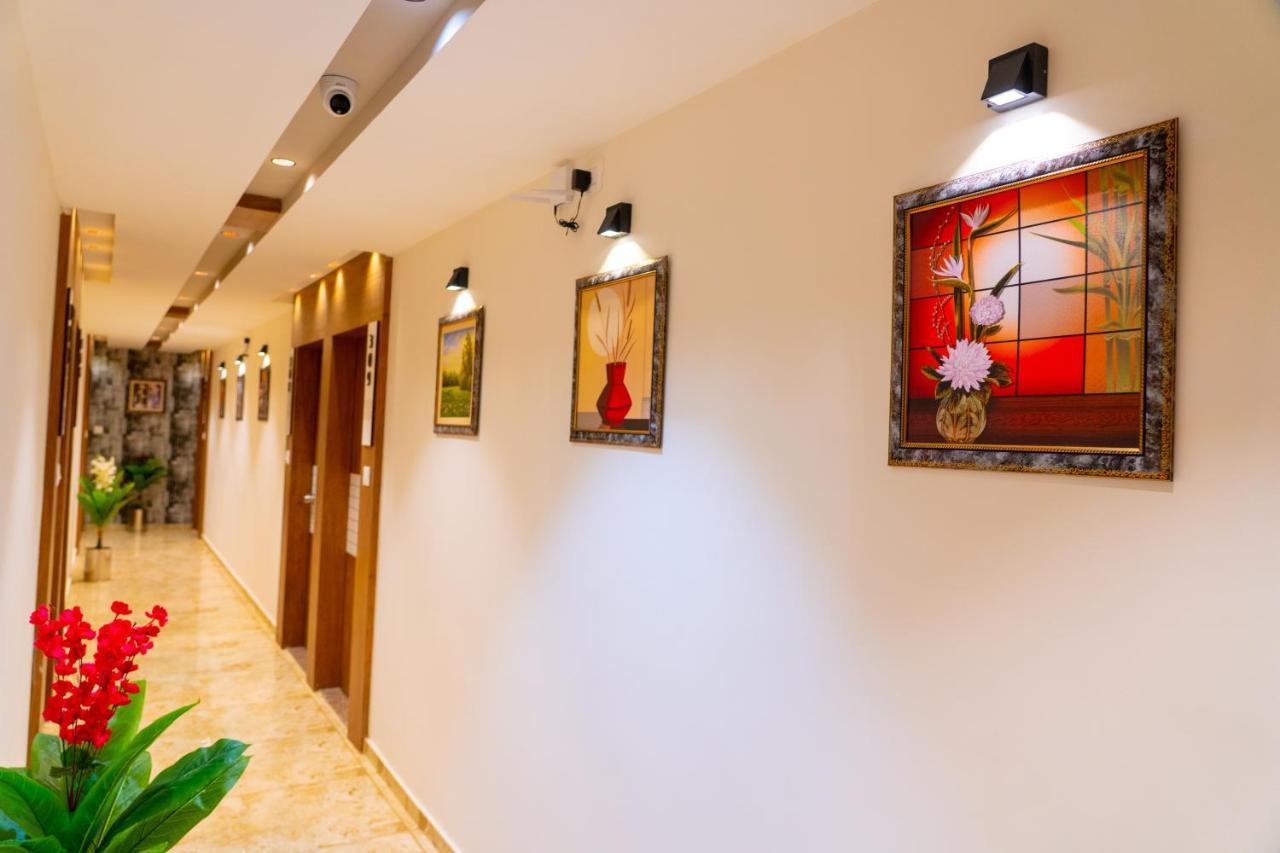 Hotel Lee Grand Ānand Esterno foto
