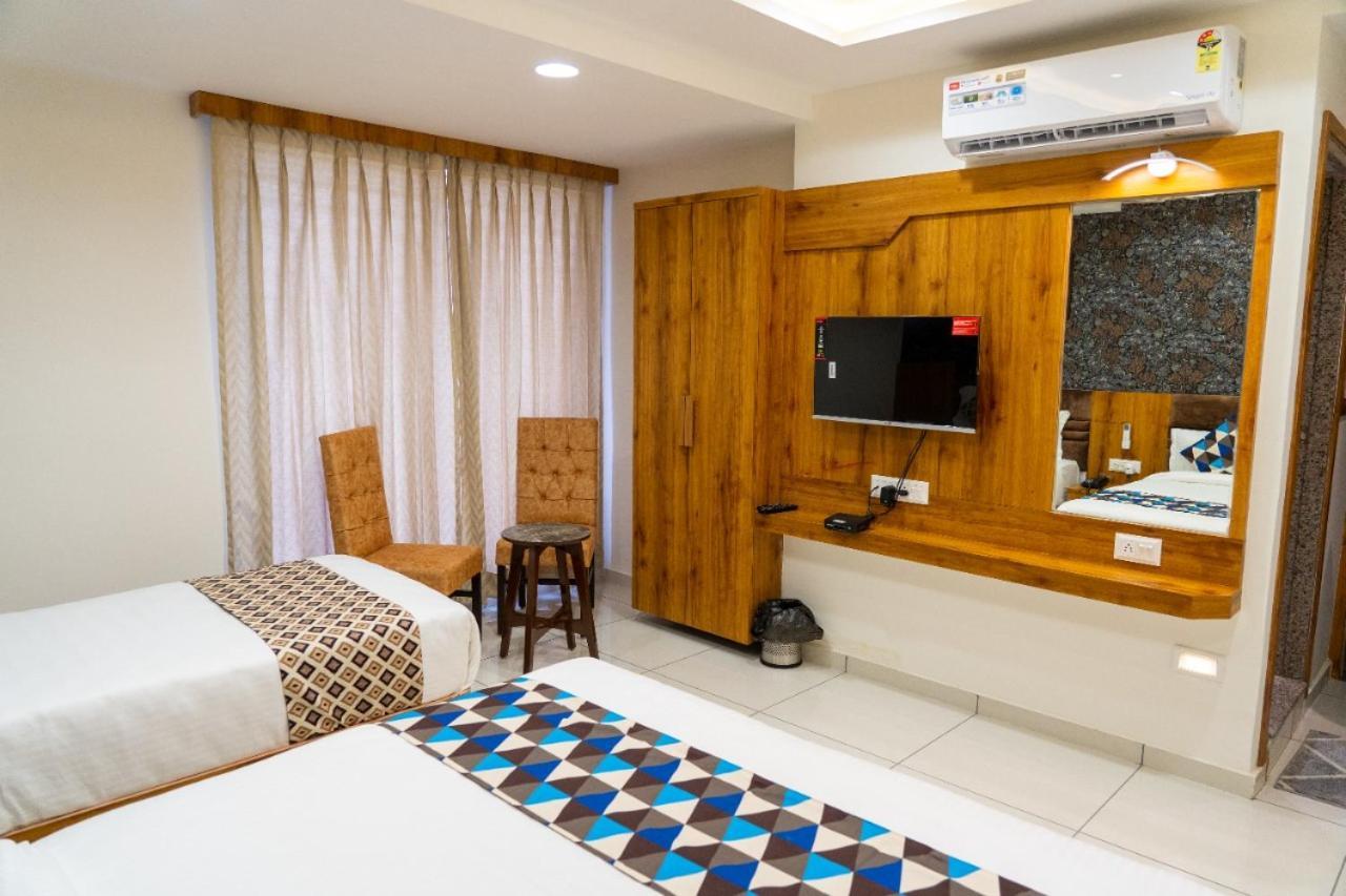 Hotel Lee Grand Ānand Esterno foto