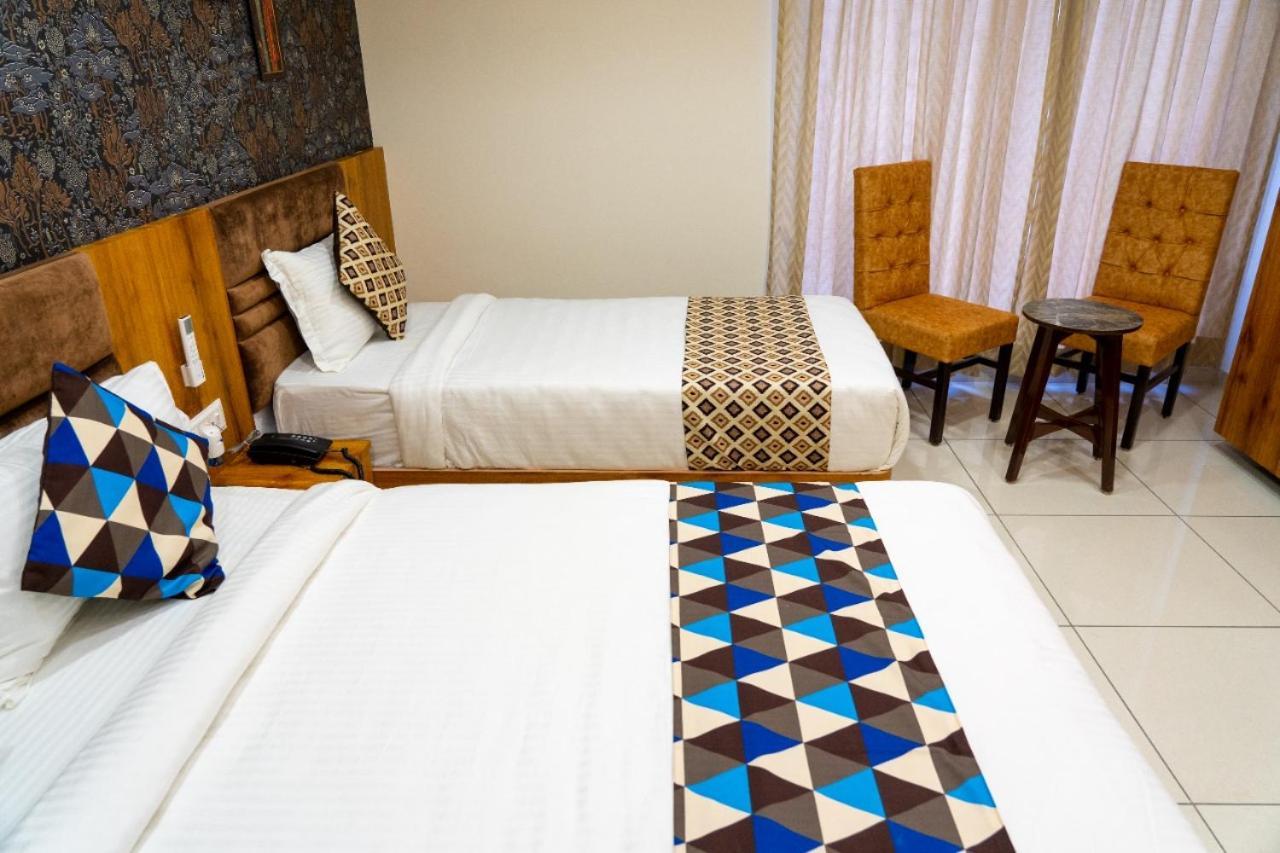 Hotel Lee Grand Ānand Esterno foto