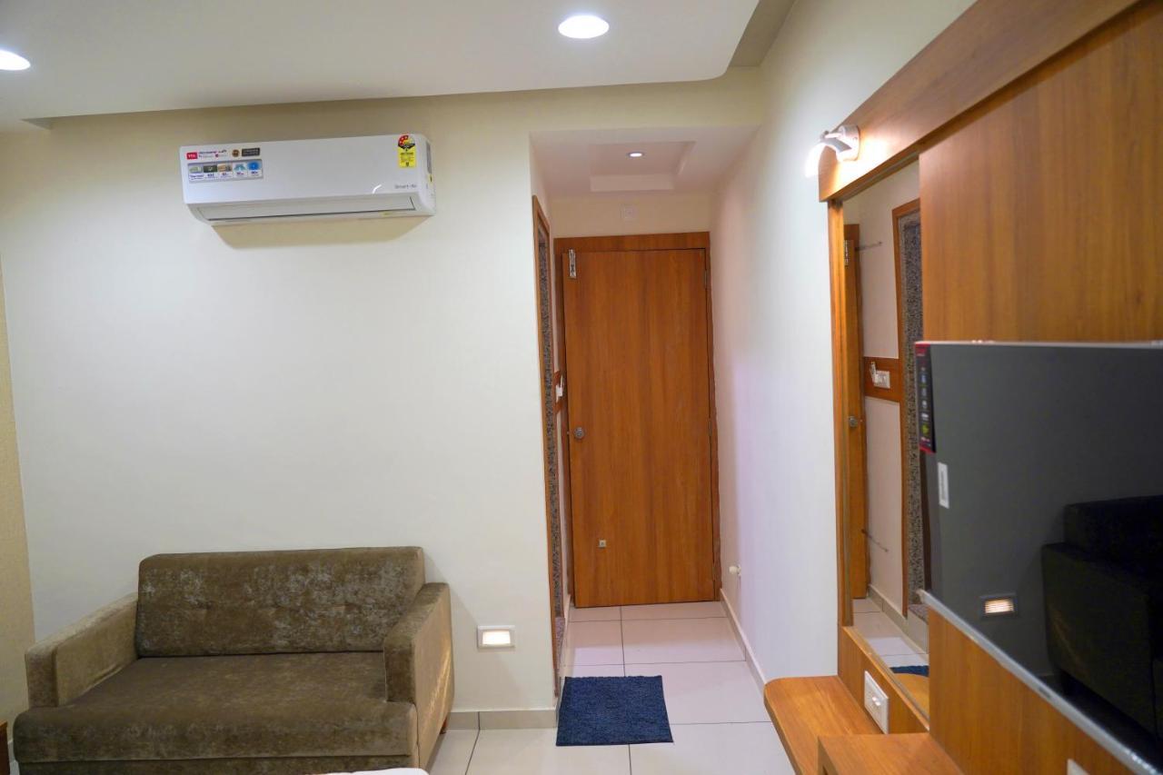 Hotel Lee Grand Ānand Esterno foto