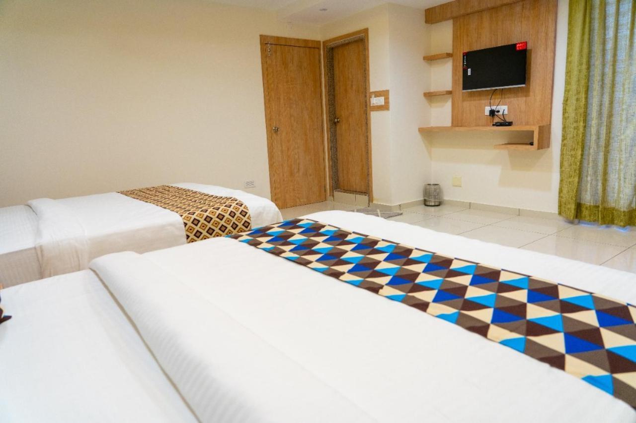 Hotel Lee Grand Ānand Esterno foto