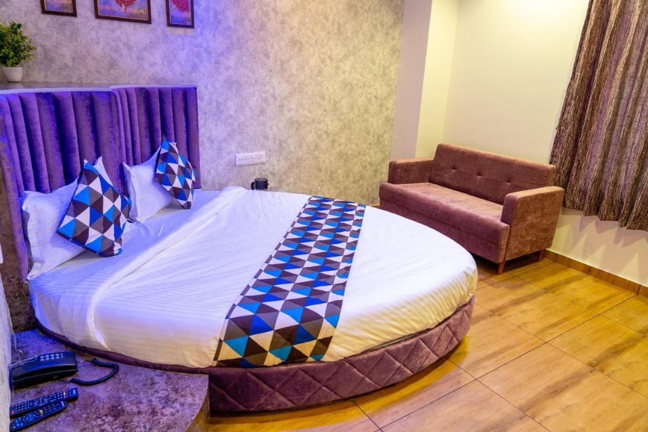 Hotel Lee Grand Ānand Esterno foto