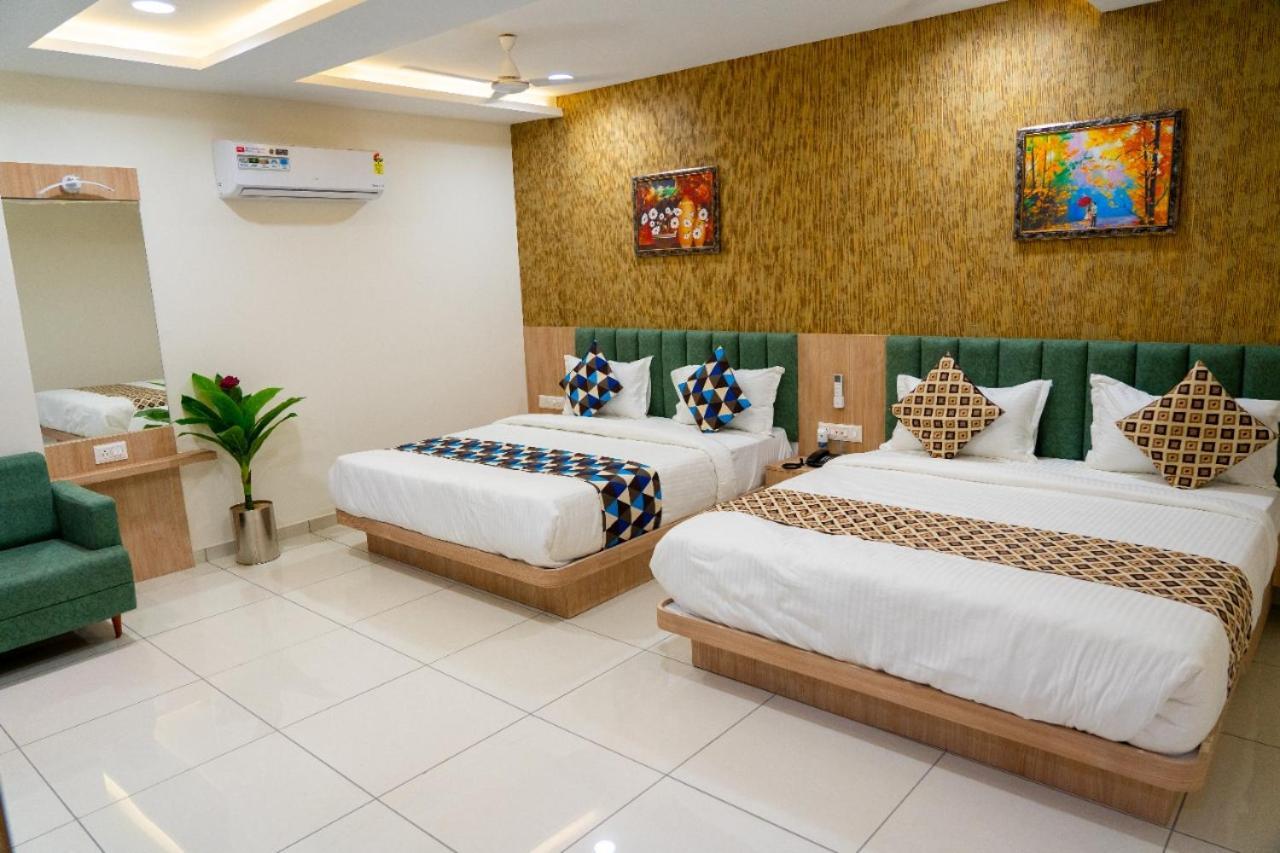 Hotel Lee Grand Ānand Esterno foto