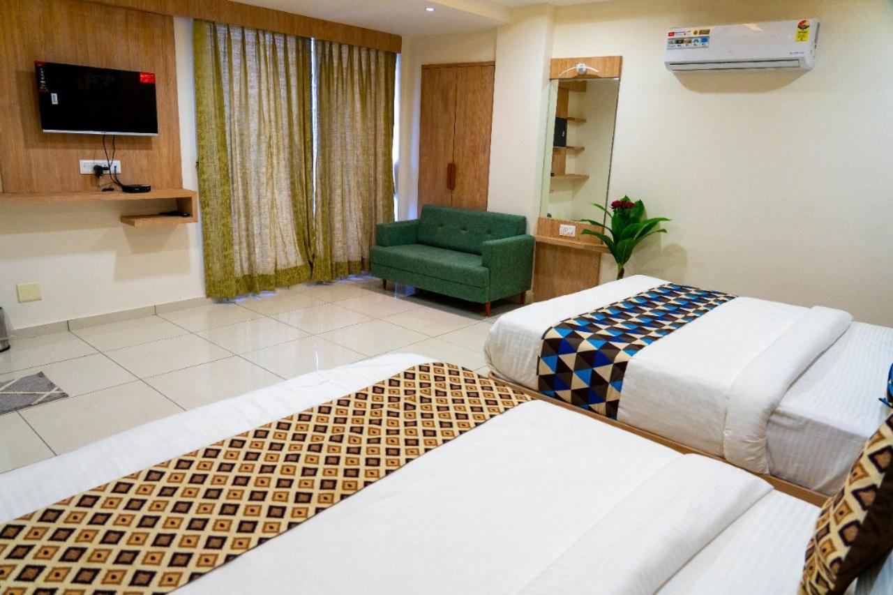 Hotel Lee Grand Ānand Esterno foto